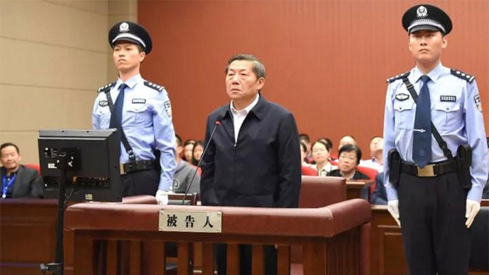 Ông Lu Wei trong phiên tòa xét xử tội danh nhận hối lộ - Ảnh: SCMP.