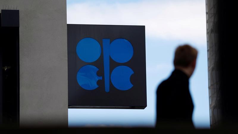 OPEC và đồng minh đã nhất trí gia hạn thỏa thuận hạn chế sản lượng dầu - Ảnh: Reuters.
