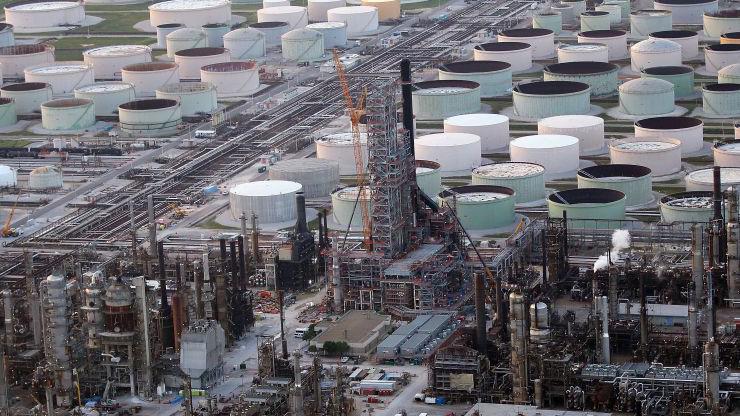 Một nhà máy lọc dầu ở bang Mississippi của Mỹ - Ảnh: Reuters/CNBC.