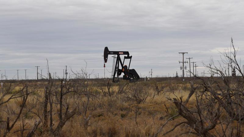 Một giếng dầu ở vùng Basin, bang Texas, Mỹ - Ảnh: Reuters.