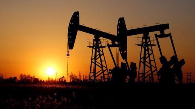 Giá dầu đến nay đã giảm khoảng 20% kể từ mức đỉnh của năm 2019 thiết lập hồi tháng 4 - Ảnh: Reuters.