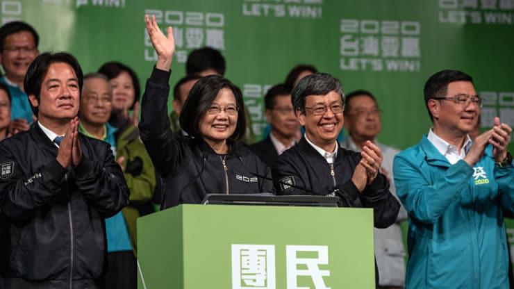 Nhà lãnh đạo Đài Loan Thái Anh Văn ăn mừng chiến thắng bầu cử ở Đài Bắc ngày 11/1 - Ảnh: CNBC.