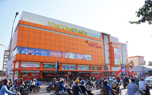 Vincom Plaza Gò Vấp được thiết kế với 6 tầng nổi, là trung tâm thương
mại thứ hai đi vào vận hành tại địa bàn quận này, sau Vincom Plaza Quang
Trung.