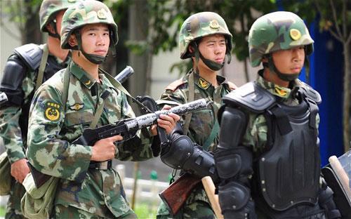 Lực lượng cảnh sát vũ trang Trung Quốc tại Urumqi, thủ phủ&nbsp; của khu tự trị Duy Ngô Nhĩ Tân Cương - Ảnh: News.<br>