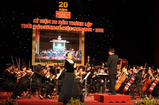 Buổi hòa nhạc tối 10/4 tại Nhà hát lớn Hà Nội, nằm trong chuỗi sự kiện được tổ chức nhân dịp 20 năm thành lập Thời báo Kinh tế Việt Nam.