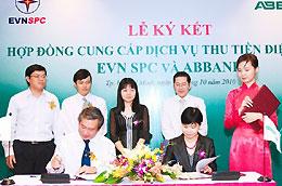 Lễ ký hợp đồng cung cấp dịch vụ thanh toán tiền điện giữa ABBank với EVN SPC.