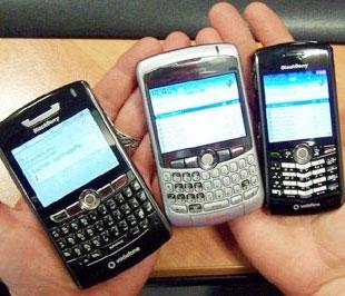 Bằng mắt thường, khó có thể phân biệt giữa BlackBerry hàng dựng và hàng xách tay xịn.