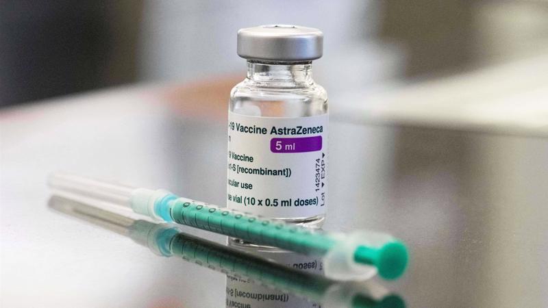 Vaccine của AstraZeneca và Đại học Oxford hợp tác phát triển được WHO phê duyệt sử dụng cho trường hợp khẩn cấp - Ảnh: Getty Images