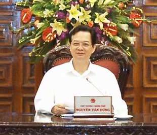 Thủ tướng Nguyễn Tấn Dũng nêu rõ cần tiếp tục thực hiện chính sách tiền tệ thắt chặt, nhưng phải linh hoạt trong điều hành; tập trung ưu tiên kiềm chế lạm phát, nhưng vẫn bảo đảm tăng trưởng kinh tế.