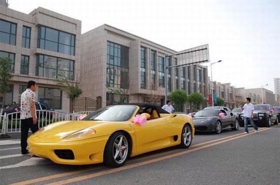 Một đám cưới toàn siêu xe của giới nhà giàu Trung Quốc.