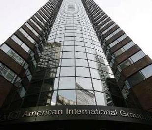 Là tập đoàn bảo hiểm lớn nhất nước Mỹ, từ tháng 9/2008 tới nay, AIG hiện đã nhận khoảng 180 tỷ USD tiền cứu trợ từ Chính phủ để thoát khỏi bờ vực sụp đổ. Chính phủ Mỹ hiện nắm 80% cổ phần của tập đoàn này - Ảnh: Reuters.