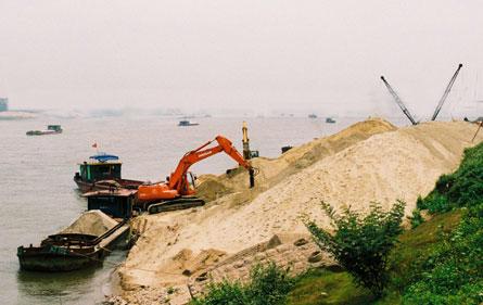  Từ năm 2016 đến nay cả nước có hơn 10 doanh nghiệp được Bộ Xây dựng cấp phép xuất khẩu cát nhiễm mặn sang Singapore.