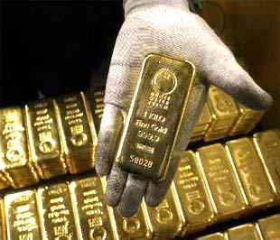 Phiên hôm qua là phiên sụt giảm mạnh nhất của giá vàng thế giới trong vòng 8 tháng qua - Ảnh: Reuters.
