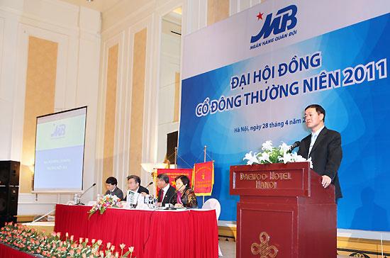 Đại hội cổ đông thường niên năm 2011 của MB đã thông qua việc bầu Trung tướng Lê Hữu Đức, Ủy viên Trung ương Đảng, Thứ trưởng Bộ Quốc phòng làm Chủ tịch Hội đồng Quản trị.