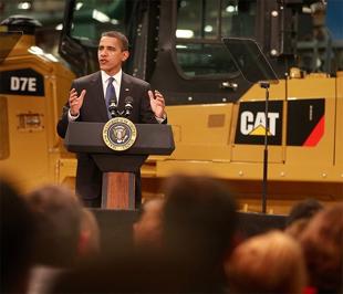 Tổng thống Barack Obama nói chuyện trước công nhân hãng Caterpillar về kế hoạch kích thích kinh tế và tạo việc làm, hôm 12/2 - Ảnh: Getty Images.