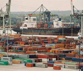 Cảng container tại Hamburg (Đức).