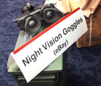 Cặp kính sử dụng ban đêm được chế tạo dành riêng cho quân đội Mỹ, cho phép người sử dụng có thể nhận ra đâu là binh lính Mỹ trong đêm.