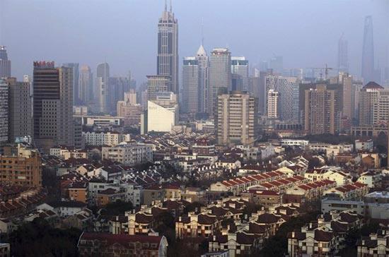 Một góc trung tâm thành phố Thượng Hải. Hiện Thượng Hải đã thế chỗ Hồng Kông ở các vị trí cảng biển lớn nhất và thị trường chứng khoán lớn nhất của Trung Quốc - Ảnh: Reuters.