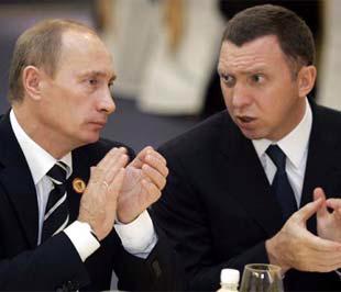 Thủ tướng Nga (bên trái) và tỷ phú Oleg Deripaska. Tạp chí Finans của nước này mới đây cho hay, từ vị trí người giàu nhất nước Nga, Deripaska hiện chỉ còn là người giàu thứ 8 ở nước này sau khi giá trị tài sản của ông sụt giảm 90%, còn có 4,9 tỷ USD.