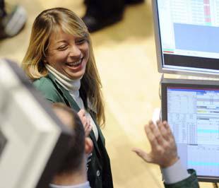Chứng khoán Mỹ tăng điểm trong phiên giao dịch cuối tuần mang lại niềm vui cho nhà đầu tư - Ảnh: Reuters.