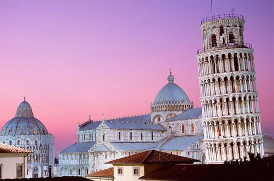 Tháp nghiêng Pisa ở Italia.