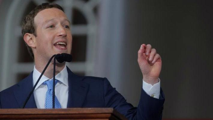 Mark Zuckerberg phát biểu tại Đại học Harvard, tháng 5/2017 - Ảnh: Reuters.