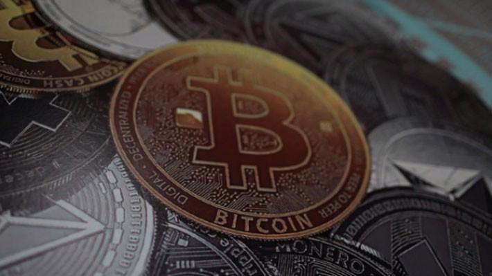Giá Bitcoin tăng 1.300% trong năm 2017, rồi lại giảm 70% từ đầu năm 2018 đến nay - Ảnh: Reuters.