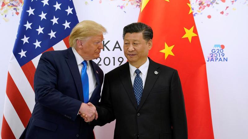 Tổng thống Mỹ Donald Trump (trái) và Chủ tịch Trung Quốc Tập Cận Bình trong cuộc gặp ở thượng đỉnh G20 ở Osaka, Nhật Bản, tháng 6/2019 - Ảnh: Reuters.