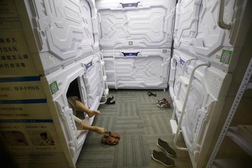 Một buồng ngủ "tổ kén" của Xiangshui Space - Ảnh: Reuters.<br>