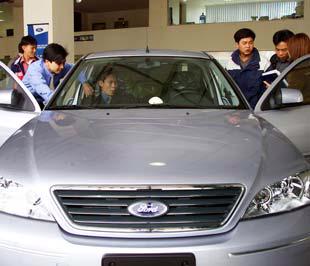 Ô tô là một trong những mặt hàng chịu thuế tiêu thụ đặc biệt cao tại Việt Nam.