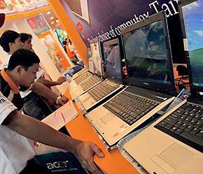 Năm 2008, ngành công nghệ thông tin của Việt Nam đạt tốc độ tăng trưởng 20%, hiện đứng thứ 18 trên thế giới, thứ 6 ở châu Á về tốc độ phát triển Internet, với 21 triệu người sử dụng Internet.