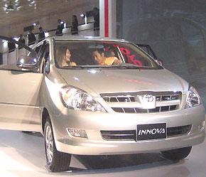 Xe Innova đã trở thành một “hiện tượng” của thị trường ôtô Việt Nam năm 2006 - Ảnh: Đức Thọ