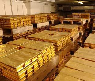Tuần này là tuần mất giá khá mạnh, với mức sụt giảm 6,2% trên thị trường vàng kỳ hạn - Ảnh: AP.