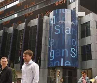 Bên ngoài trụ sở của Morgan Stanley tại New York - Ảnh: Reuters.