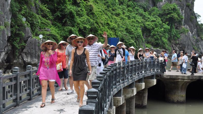 Cho đến năm 2017, lượng khách đến Việt Nam đã xấp xỉ gần bằng lượng khách đến Đài Loan, Singapore và bằng 1/3 lượng khách đến Thái Lan.
