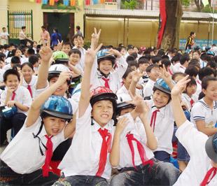 Theo ước tính sơ bộ, năm 2008, Việt Nam có 1.772 học sinh phổ thông trên 1 vạn dân.