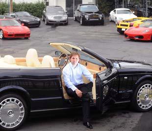 Matthew Griffin, một nhân viên bán xe hơi ở Los Gatos (Califonia, Mỹ), vẫn chưa tìm thấy khách hàng cho chiếc Bentley trị giá 375.000 USD.