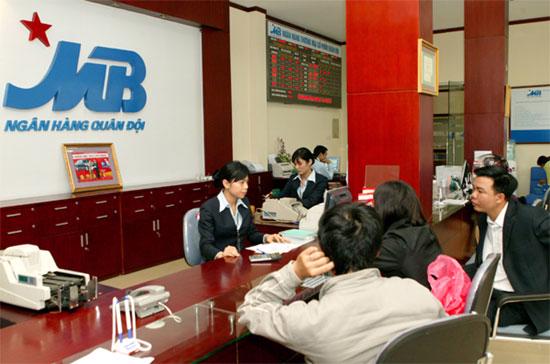 Tín dụng vẫn là kênh mang lại nguồn thu chủ yếu trong cơ cấu lợi nhuận các ngân hàng thương mại - Ảnh: Việt Tuấn.