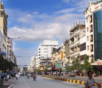 Một con đường chính tại Phnom Penh, thủ đô Campuchia.