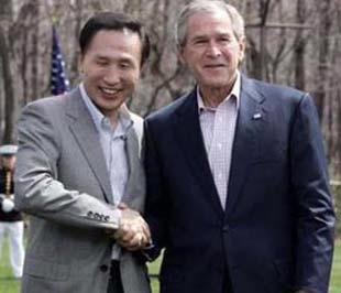 Tổng thống Mỹ Bush và Tổng thống Hàn Quốc Lee Myung Bak.