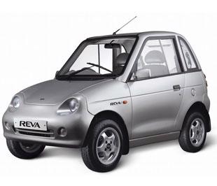 Reva được cung cấp năng lượng từ pin chì - acid, mỗi lần xạc có thể chạy 80 km. Tốc độ tối đa mà xe có thể đạt tới là 50 km/h.