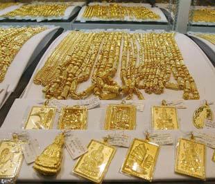Chưa tính thuế và các chi phí khác, giá vàng thế giới hiện đang thấp hơn giá vàng trong nước khoảng 44.000 đồng/chỉ.