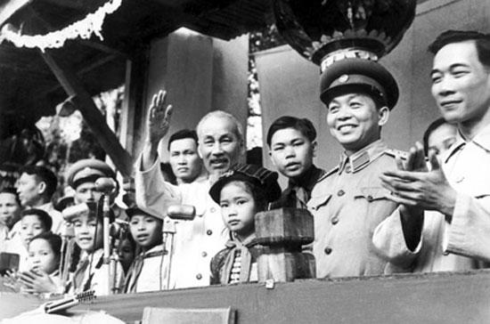 Giá trị thực tiễn cao đẹp của tư tưởng Hồ Chí Minh là ở chỗ gắn bó chặt chẽ với cuộc sống, "nói đi đôi với làm".
