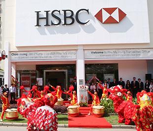 Ngay sau khi thành lập ngân hàng con 100% vốn tại Việt Nam (1/1/2009), HSBC liên tục mở rộng mạng lưới tại các địa bàn trọng điểm.