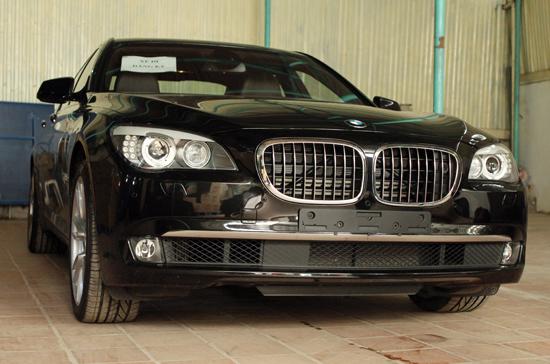 Về đến Việt Nam, BMW 760Li Individual có giá gần 7 tỷ đồng (trên 300.000 USD) - Ảnh: Bobi.