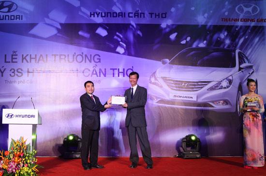Lễ khai trương đại lý ôtô Hyundai Cần Thơ.