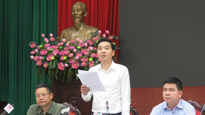 Giám đốc Sở Tài chính Hà Nội Nguyễn Việt Hà (giữa) trao đổi với báo chí chiều 12/11.