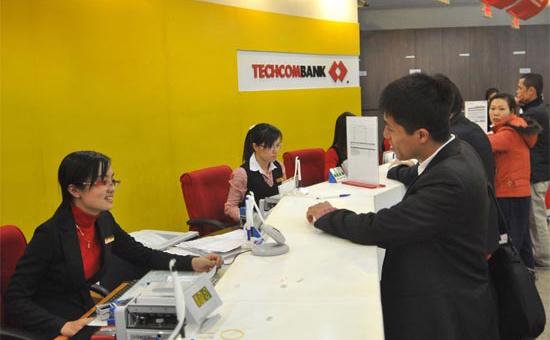 Giao dịch tại Techcombank.