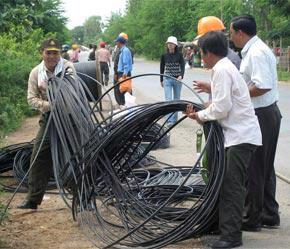 Xây dựng hạ tầng viễn thông của Viettel tại Campuchia.
