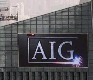 Logo của AIG trên nóc tòa tháp AIG tại Hồng Kông. Tập đoàn bảo hiểm này có 1.100 tỷ USD tài sản và 74 triệu khách hàng trên toàn thế giới - Ảnh: Reuters.